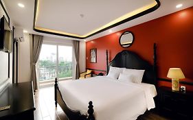 เดอะ แฟนซี เฮาส์